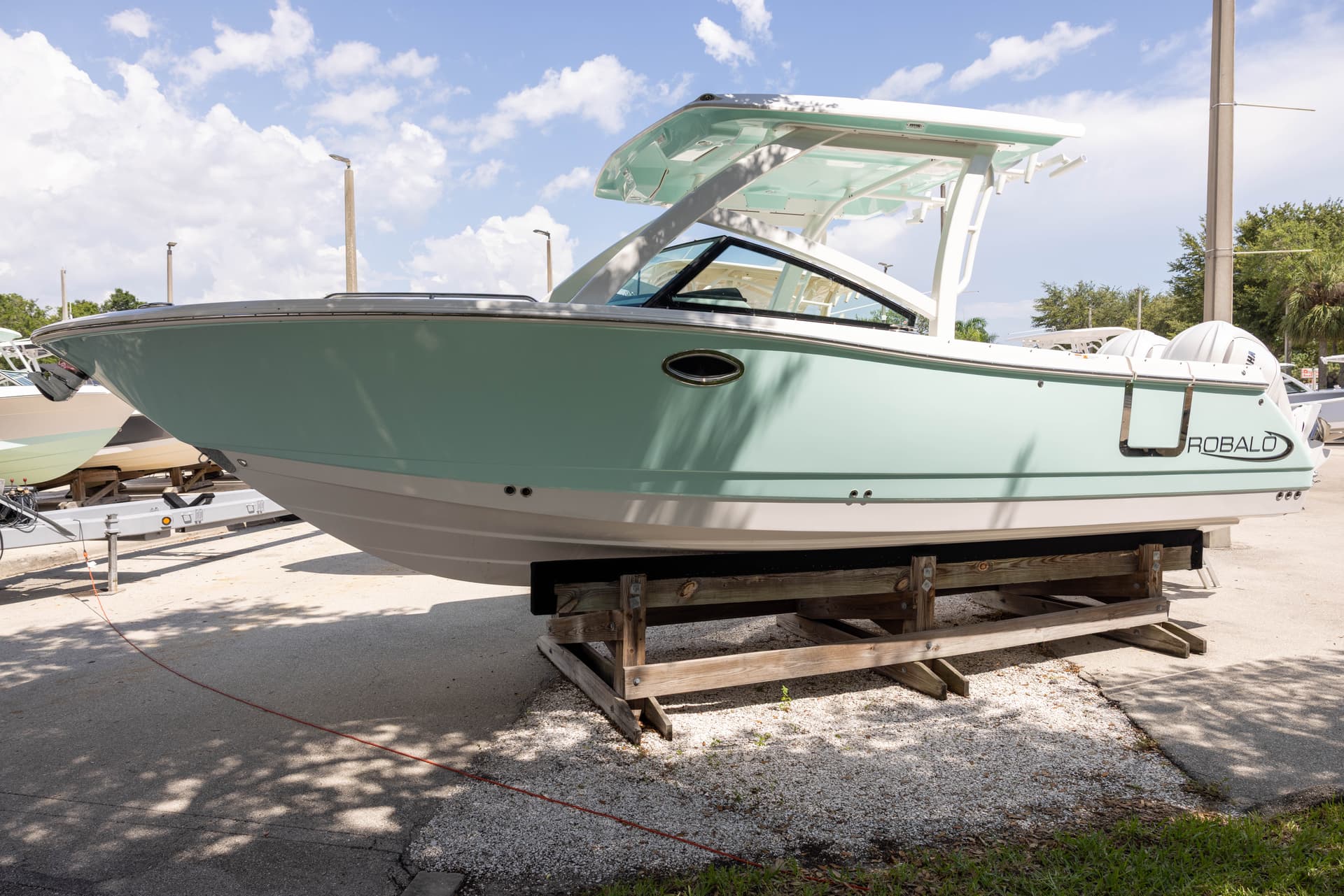 2026 Robalo R277