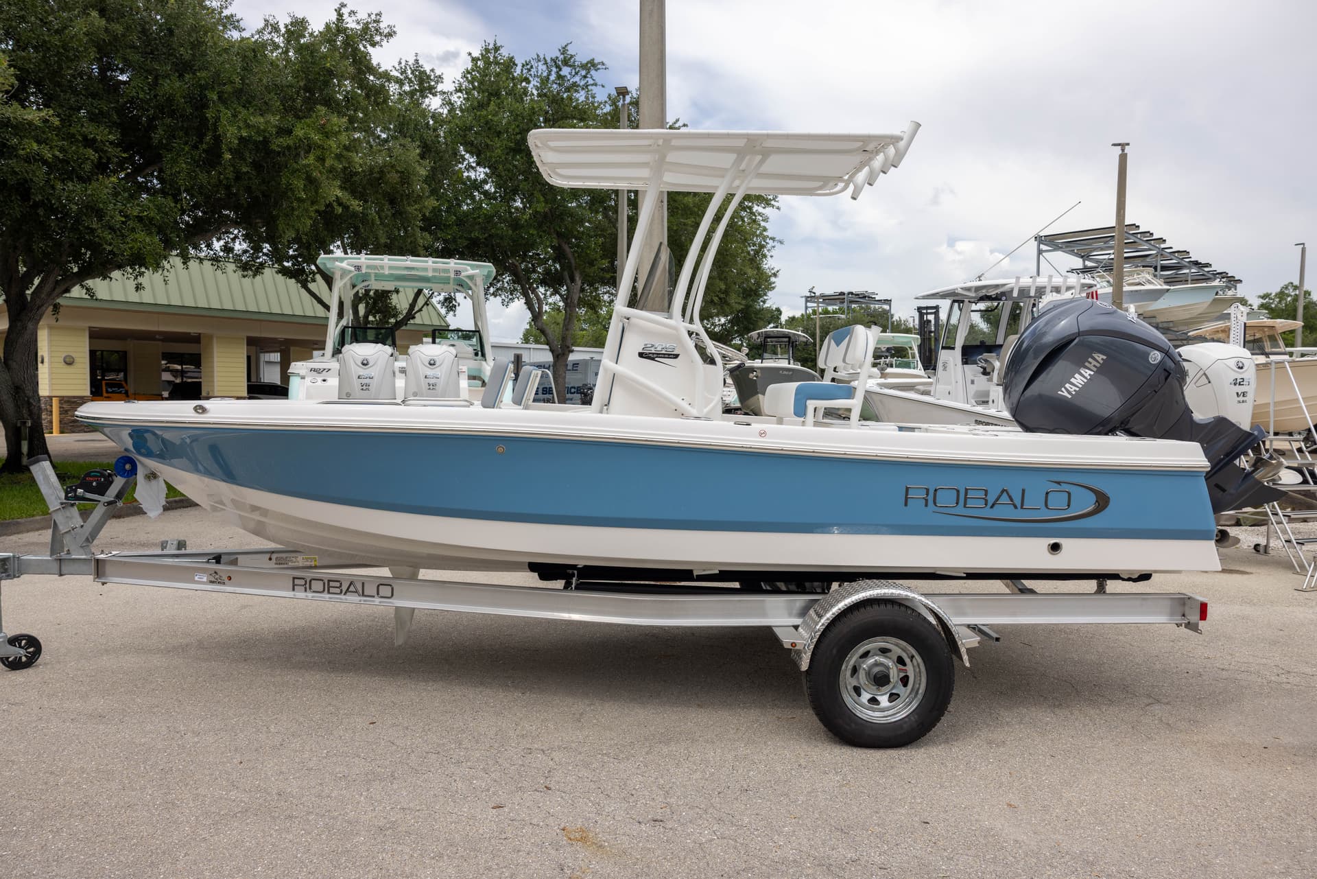 2027 Robalo 206 Cayman